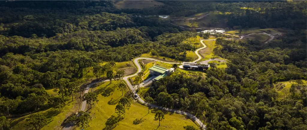 Os terrenos estão à venda e são perfeitos para morar, investir ou passar as férias de inverno na serra catarinense.