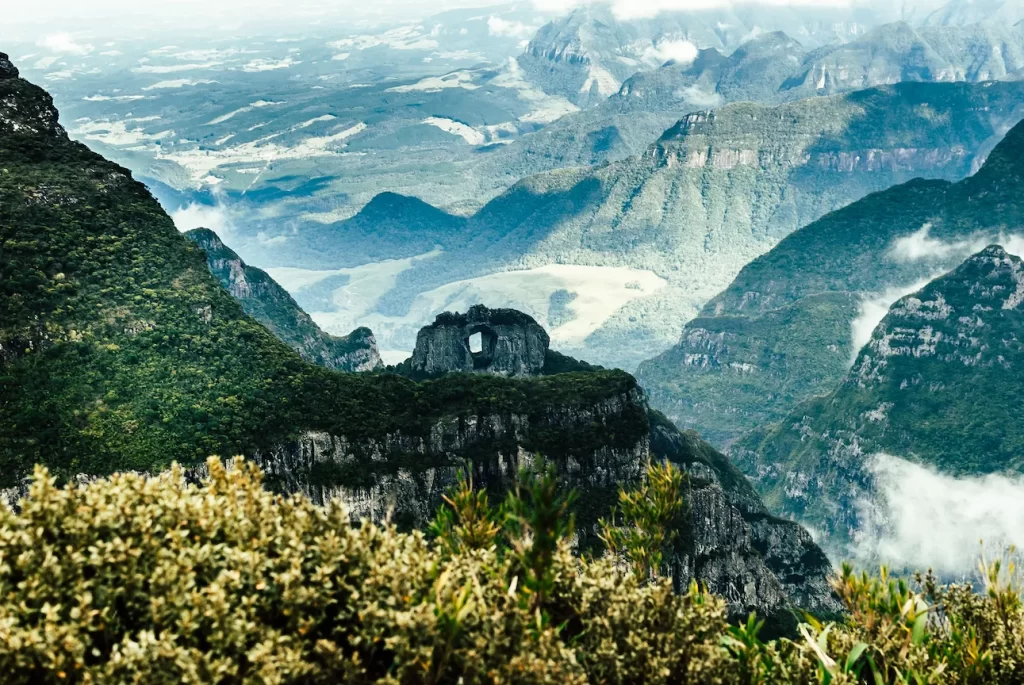 Os terrenos estão à venda e são perfeitos para morar, investir ou passar as férias de inverno na serra catarinense.