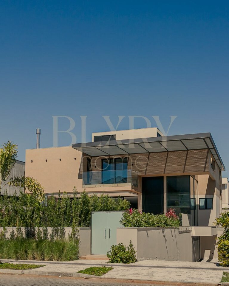 Casa a 150 metros da praia de Jurerê Internacional