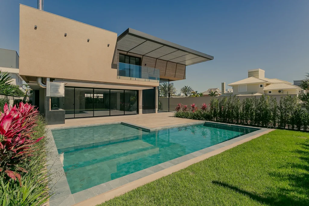 Casa a 150 metros da praia de Jurerê Internacional