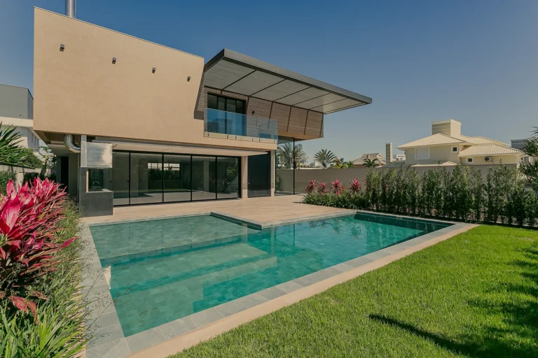 Casa a 150 metros da praia de Jurerê Internacional