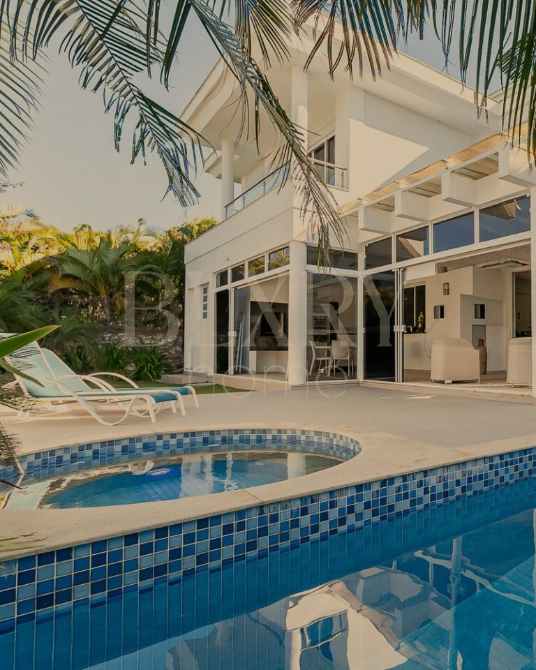 Casa ao lado do Bosque Amoraeville em Jurerê Internacional