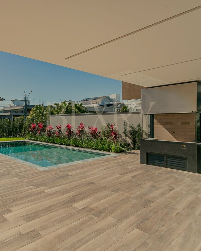 Casa a 150 metros da praia de Jurerê Internacional