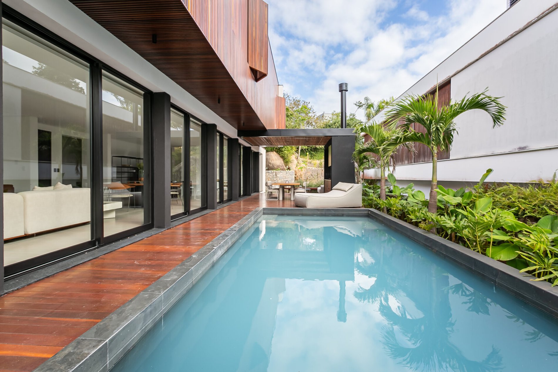 Casa em condomínio no Cacupé