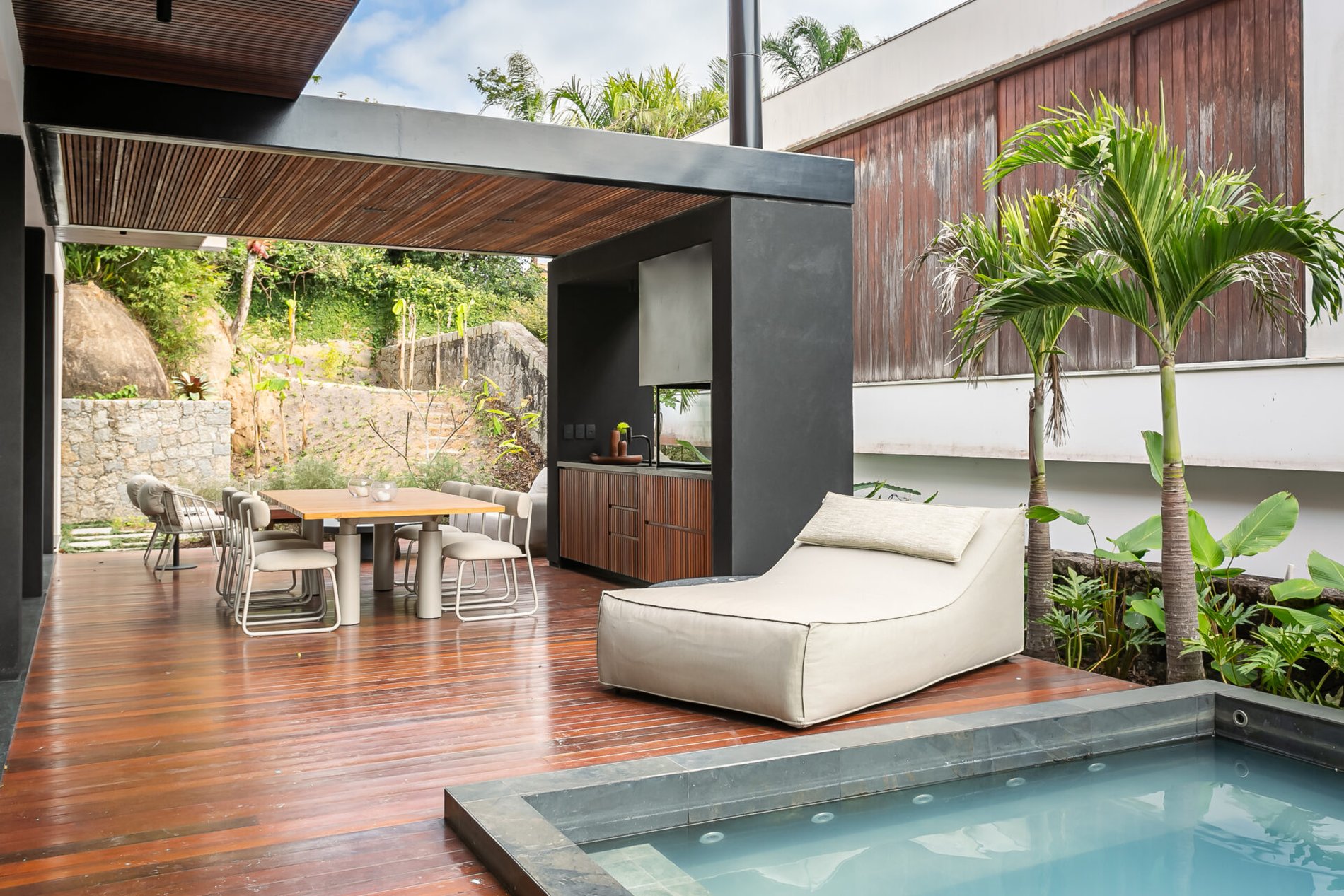 Casa em condomínio no Cacupé