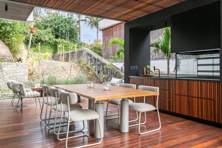 Casa em condomínio no Cacupé
