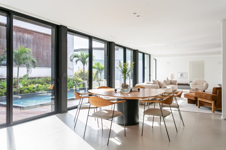Casa em condomínio no Cacupé