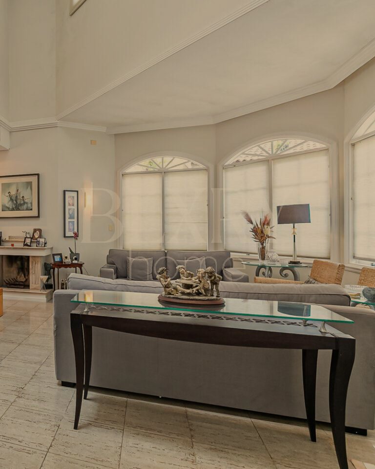Casa com 5 suítes em Jurerê Internacional