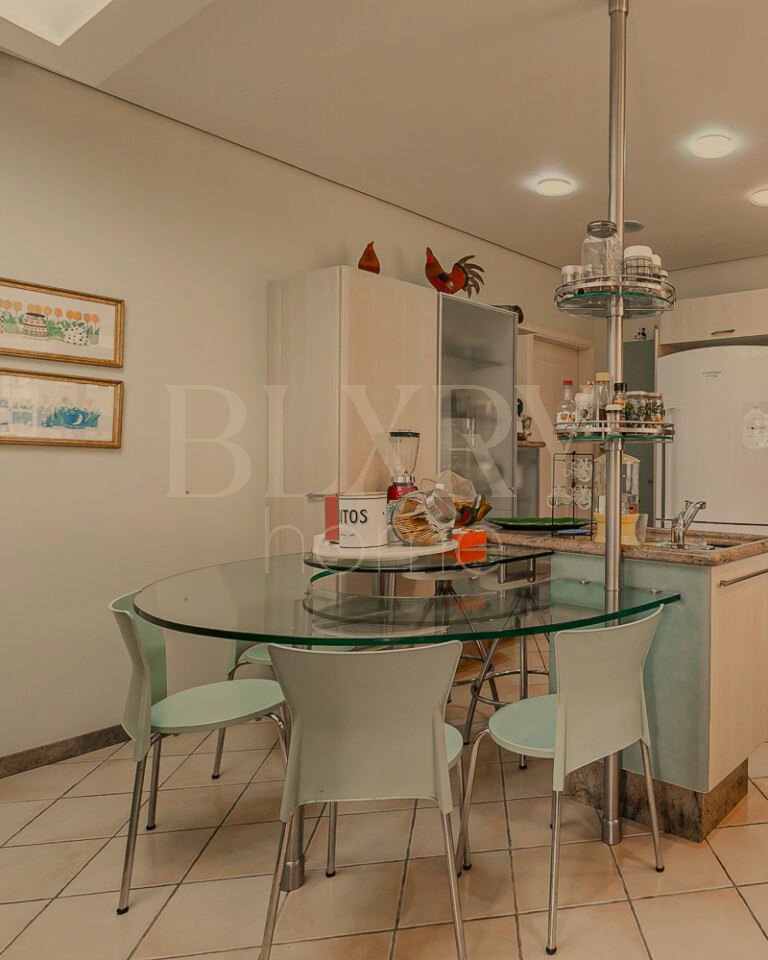 Casa com 5 suítes em Jurerê Internacional