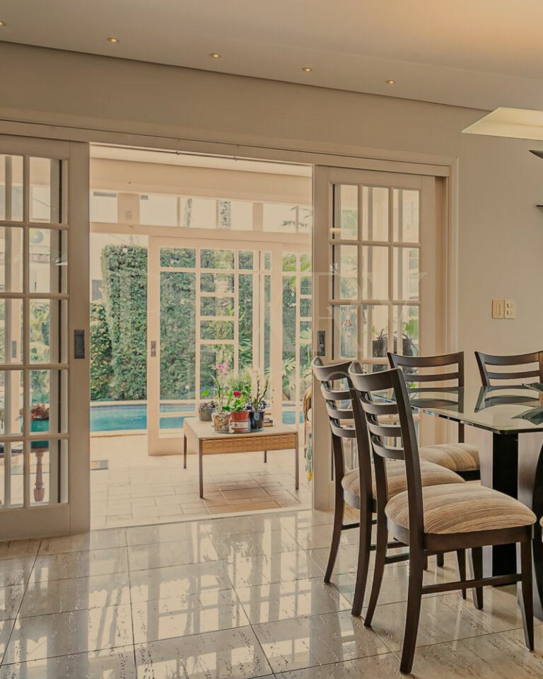 Casa com 5 suítes em Jurerê Internacional