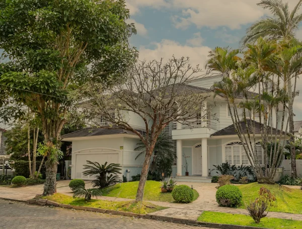 Casa com 5 suítes em Jurerê Internacional