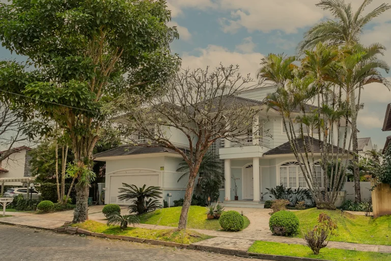 Casa com 5 suítes em Jurerê Internacional