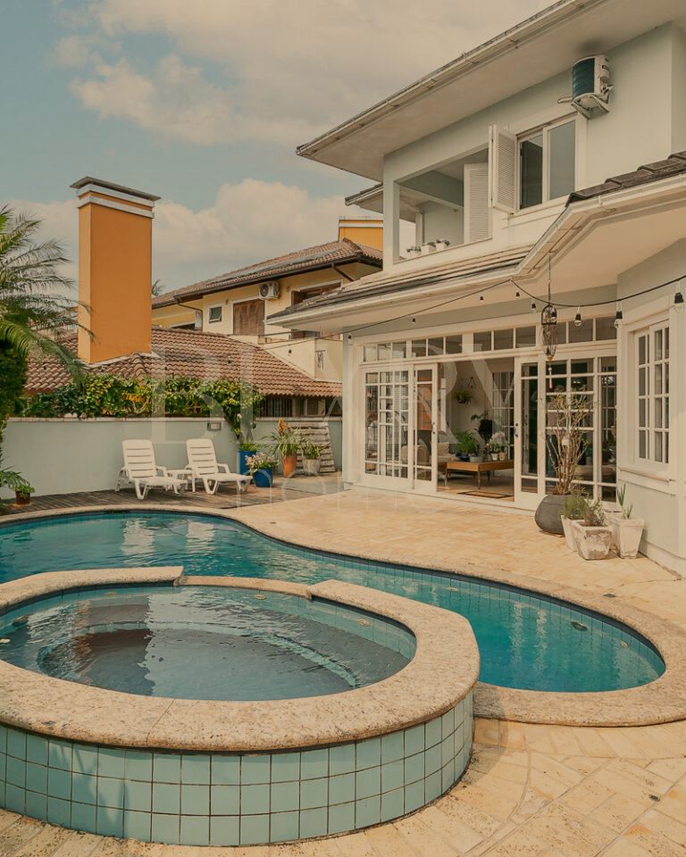 Casa com 5 suítes em Jurerê Internacional