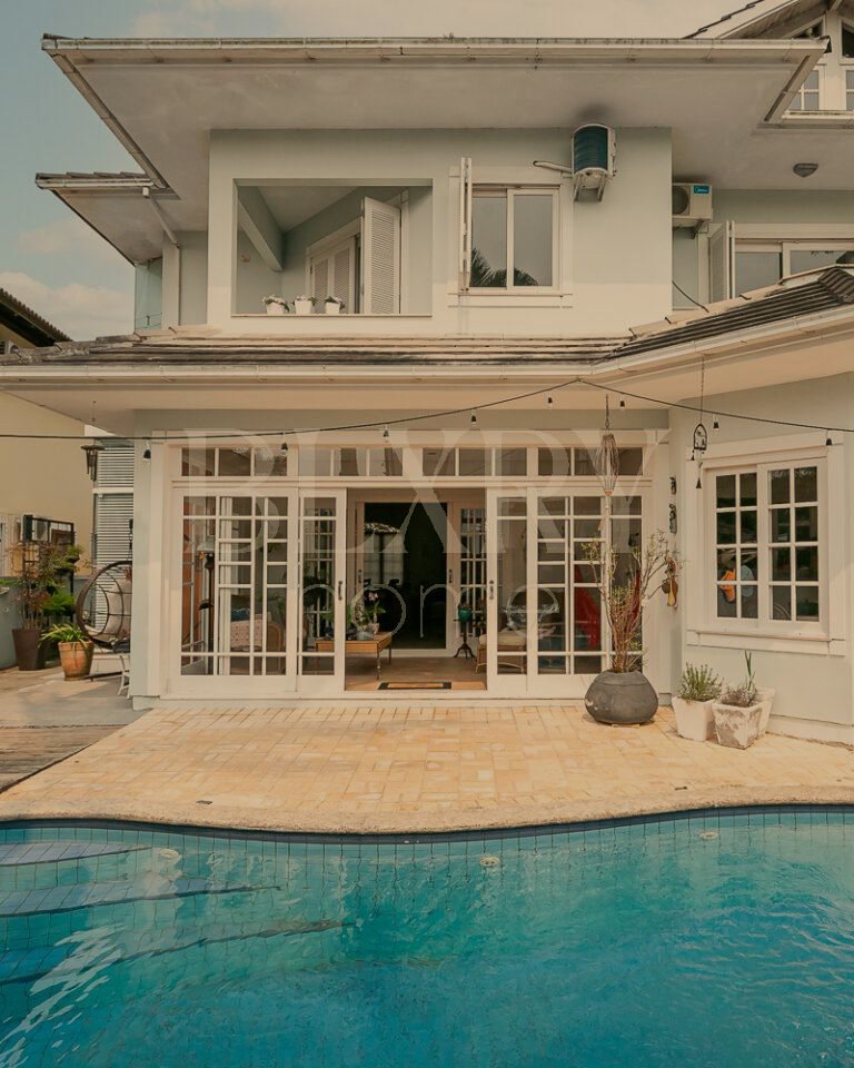 Casa com 5 suítes em Jurerê Internacional