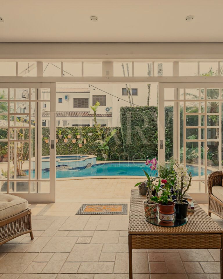 Casa com 5 suítes em Jurerê Internacional