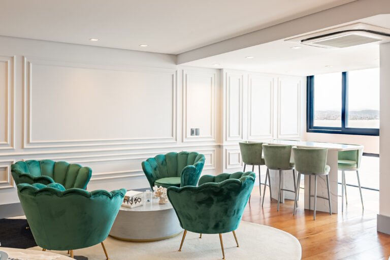 Apartamento com 3 suítes e vista mar na Beira-Mar