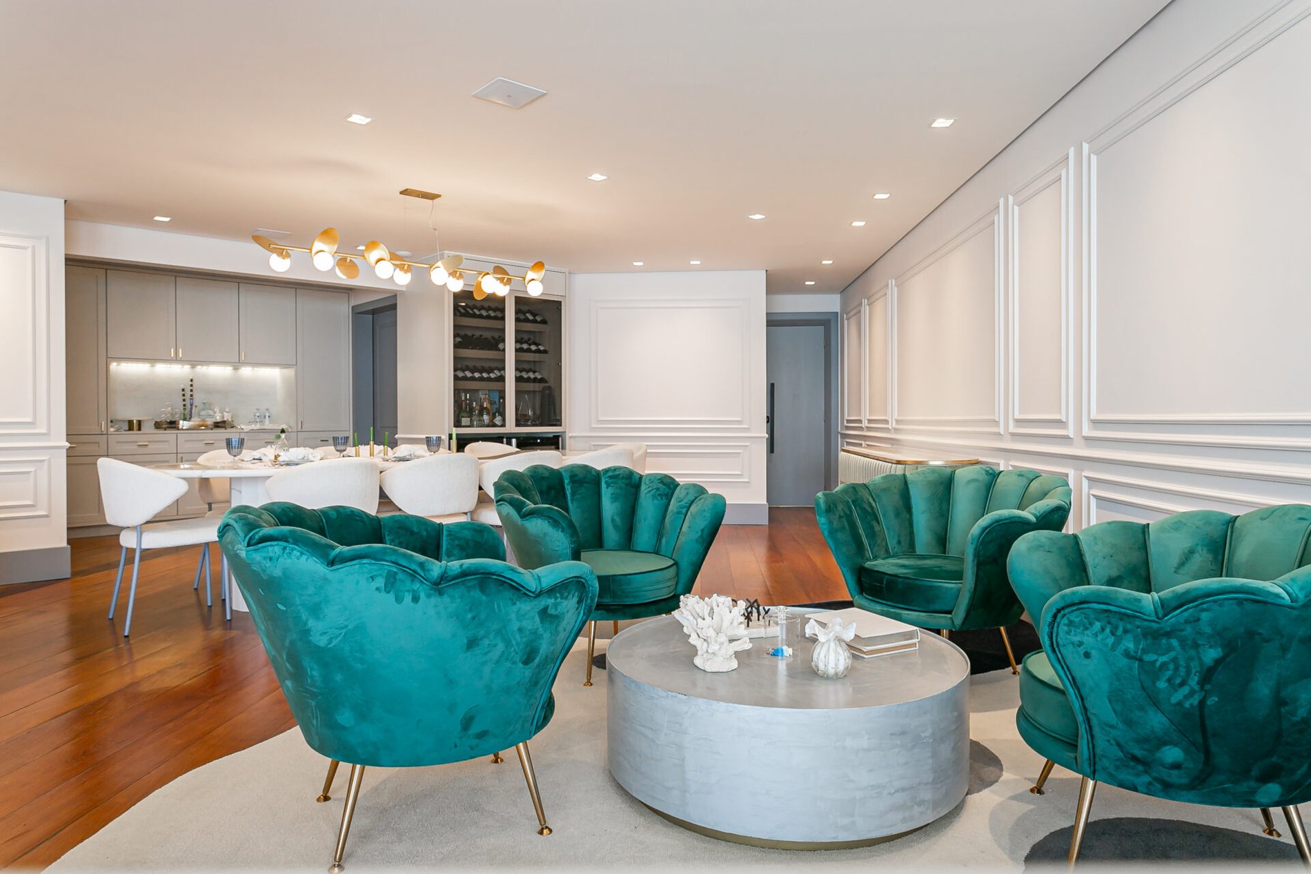 Apartamento com 3 suítes e vista mar na Beira-Mar