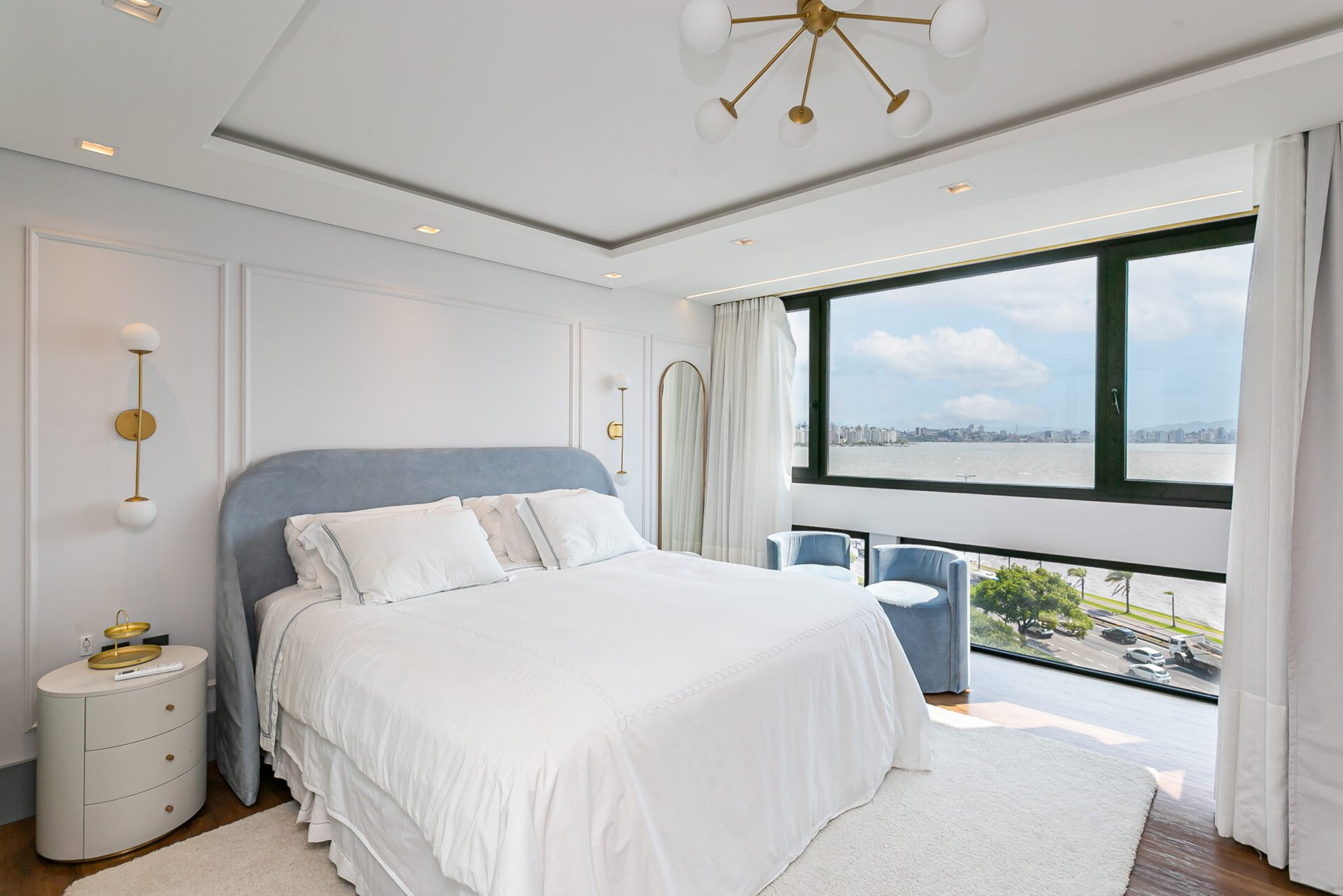 Apartamento com 3 suítes e vista mar na Beira-Mar