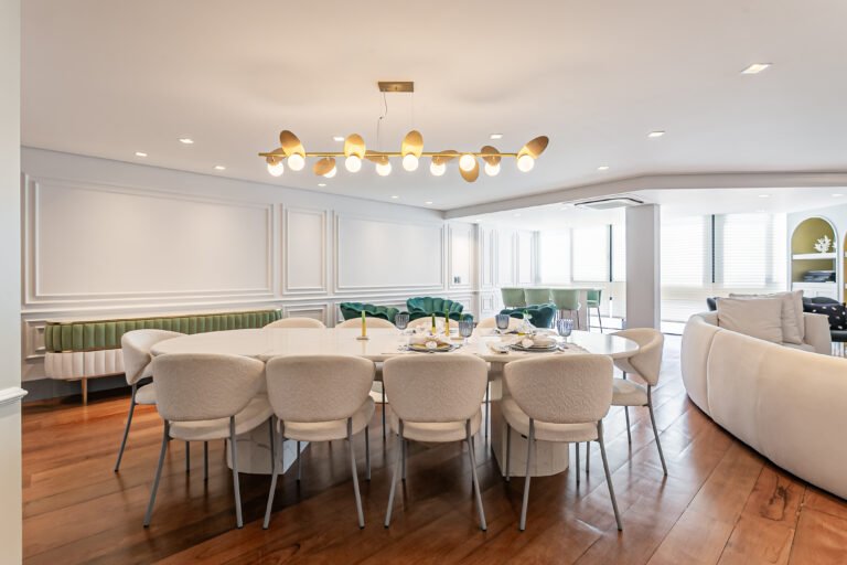 Apartamento com 3 suítes e vista mar na Beira-Mar
