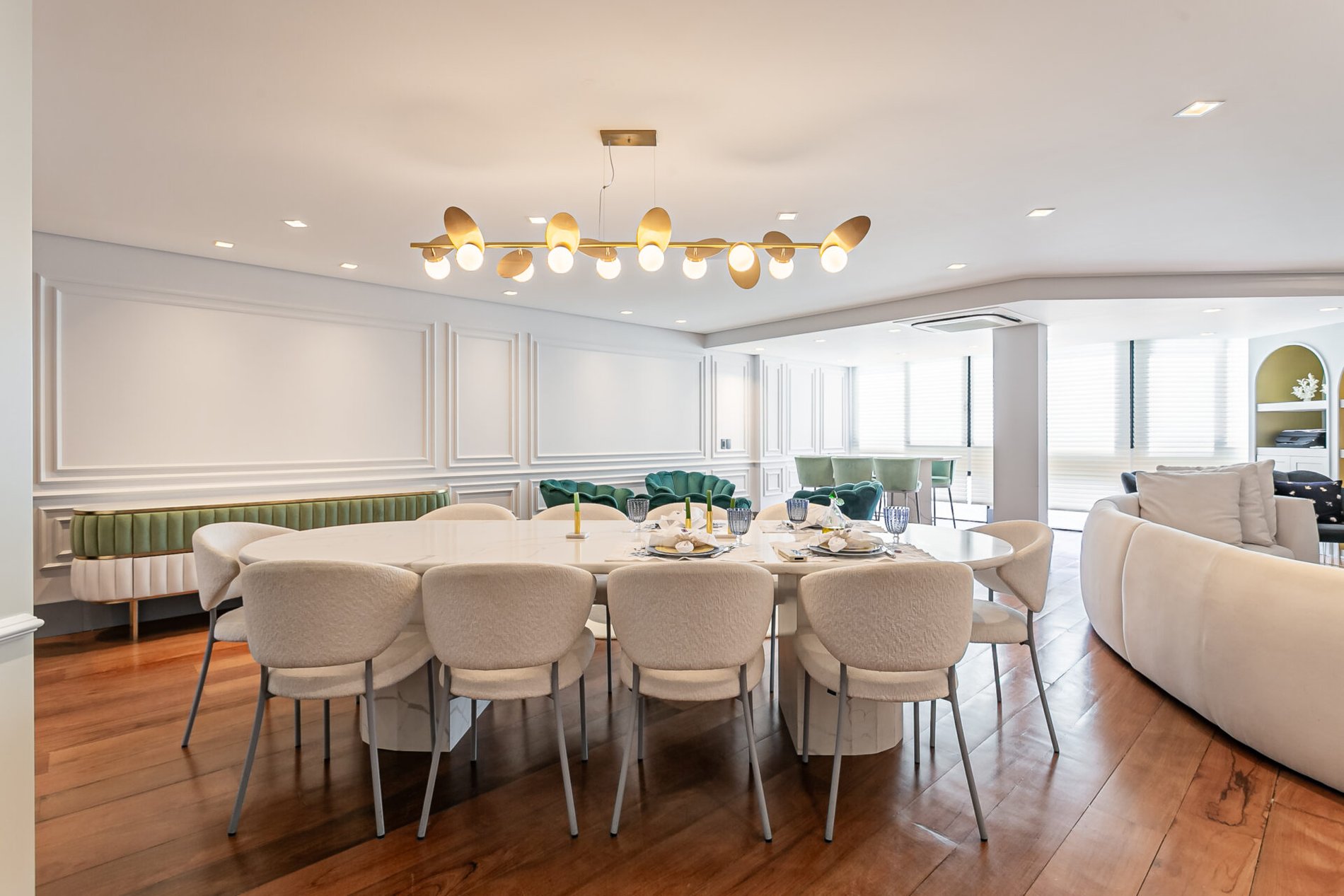 Apartamento com 3 suítes e vista mar na Beira-Mar