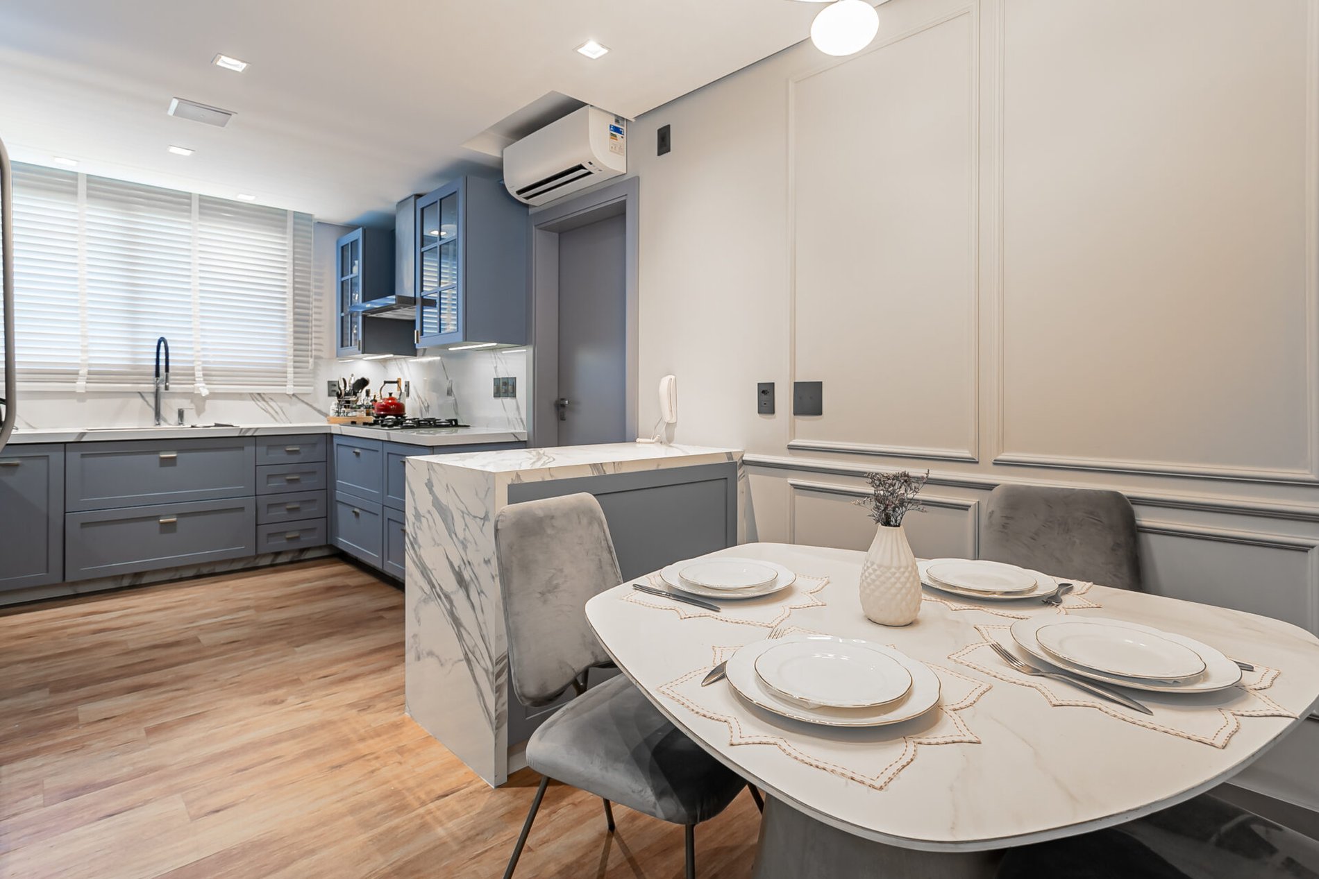 Apartamento com 3 suítes e vista mar na Beira-Mar