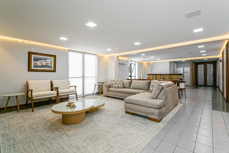 Apartamento com 3 suítes e vista mar na Beira-Mar