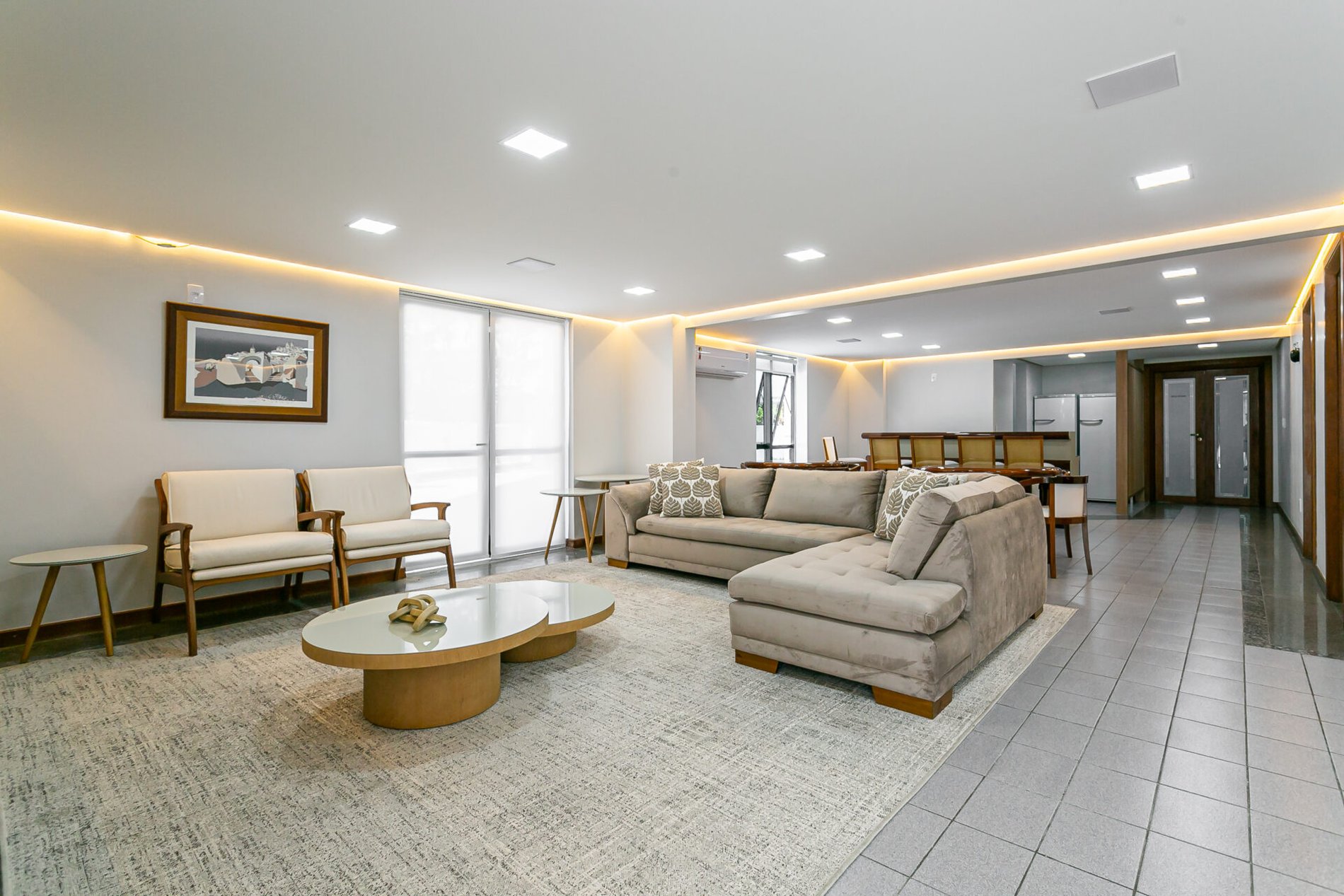 Apartamento com 3 suítes e vista mar na Beira-Mar