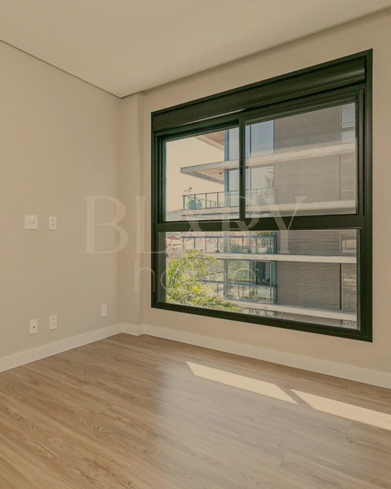 Apartamento com vista mar em Jurerê Internacional