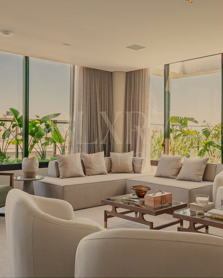 Apartamento com 3 suítes e vista mar em Jurerê Internacional