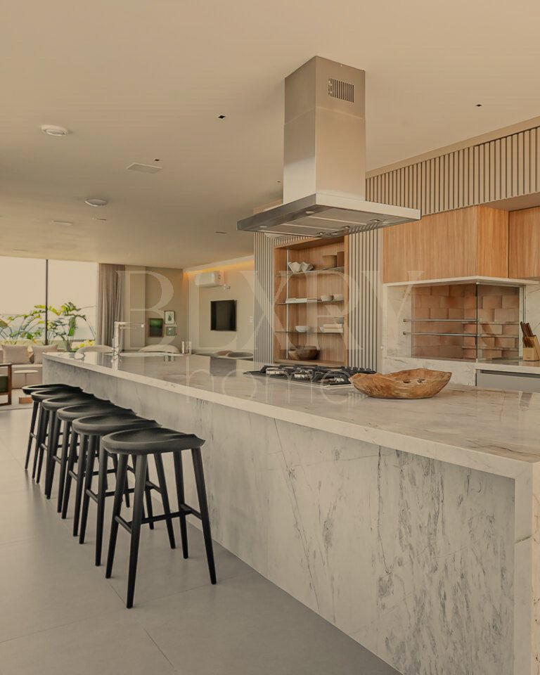 Apartamento com vista mar em Jurerê Internacional