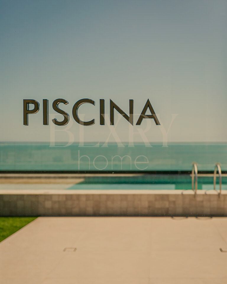 Apartamento com vista mar em Jurerê Internacional