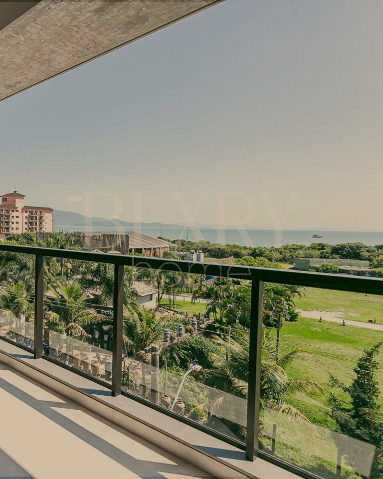 Apartamento com vista mar em Jurerê Internacional