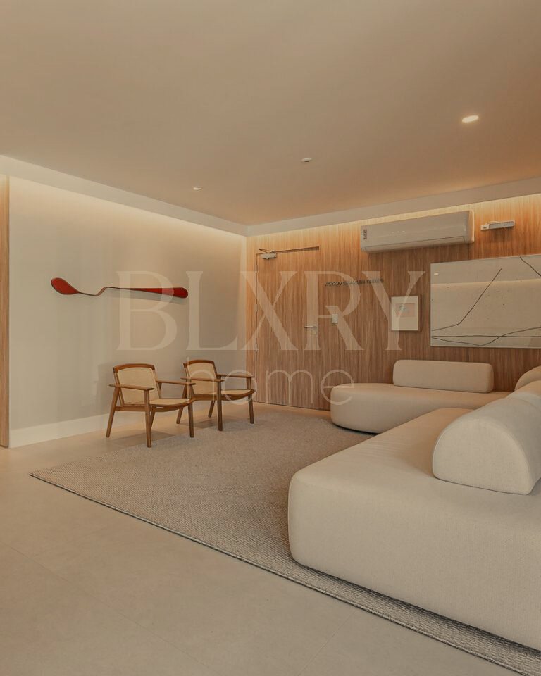 Apartamento com 3 suítes e vista mar em Jurerê Internacional