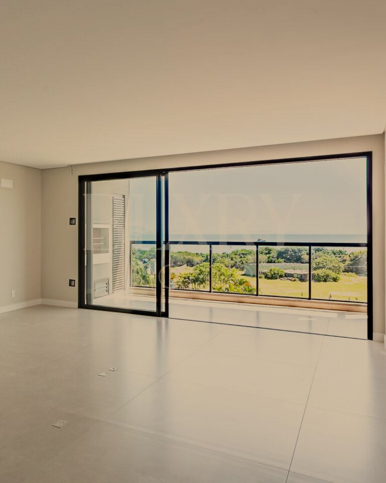 Apartamento com vista mar em Jurerê Internacional