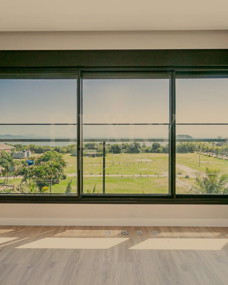 Apartamento com vista mar em Jurerê Internacional