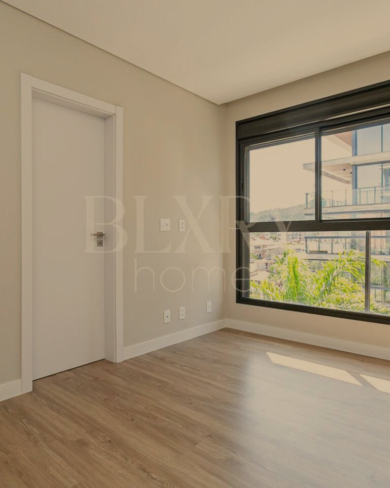 Apartamento com vista mar em Jurerê Internacional