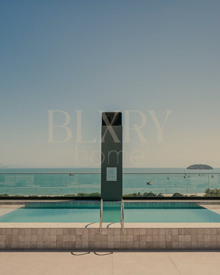 Apartamento com vista mar em Jurerê Internacional