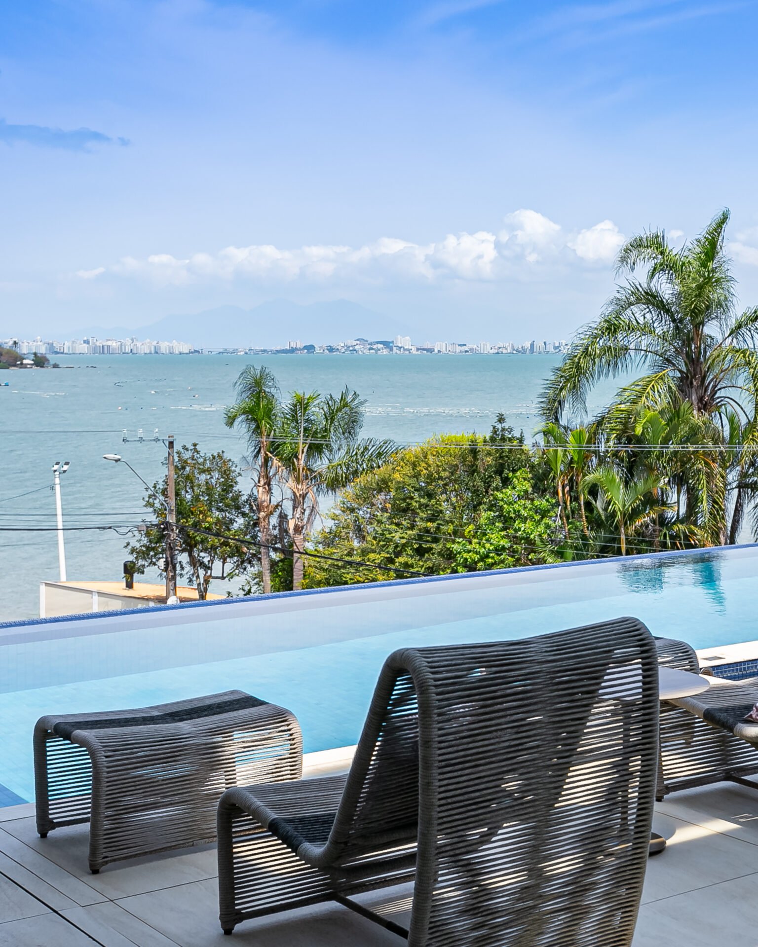 CASA EM CONDOMÍNIO NO CACUPÉ