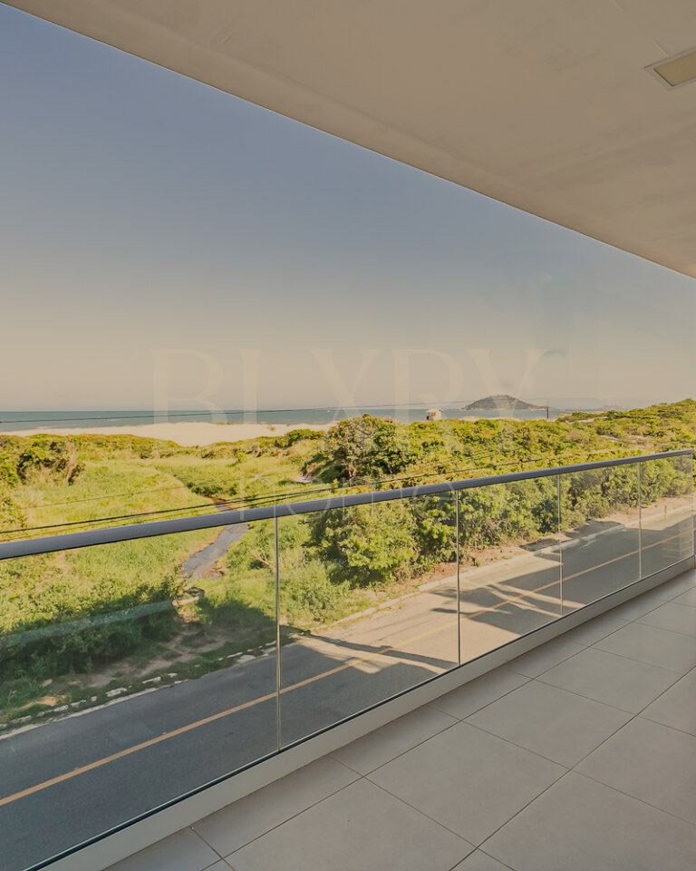 Apartamento frente mar no Novo Campeche, Florianópolis
