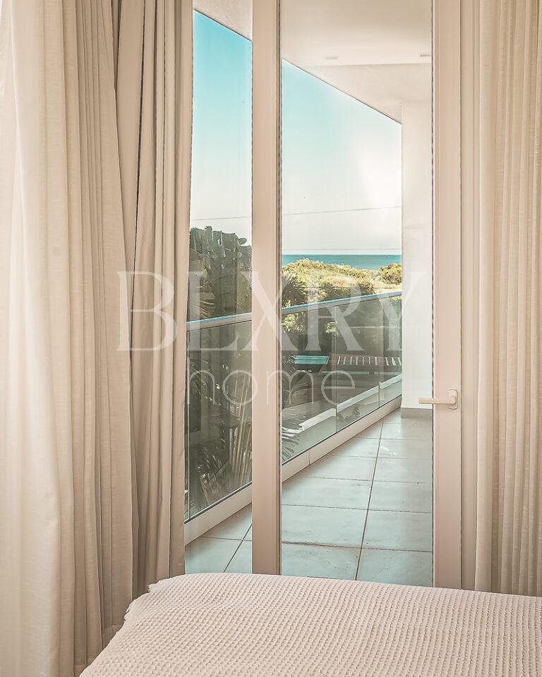 Apartamento frente mar no Novo Campeche, Florianópolis
