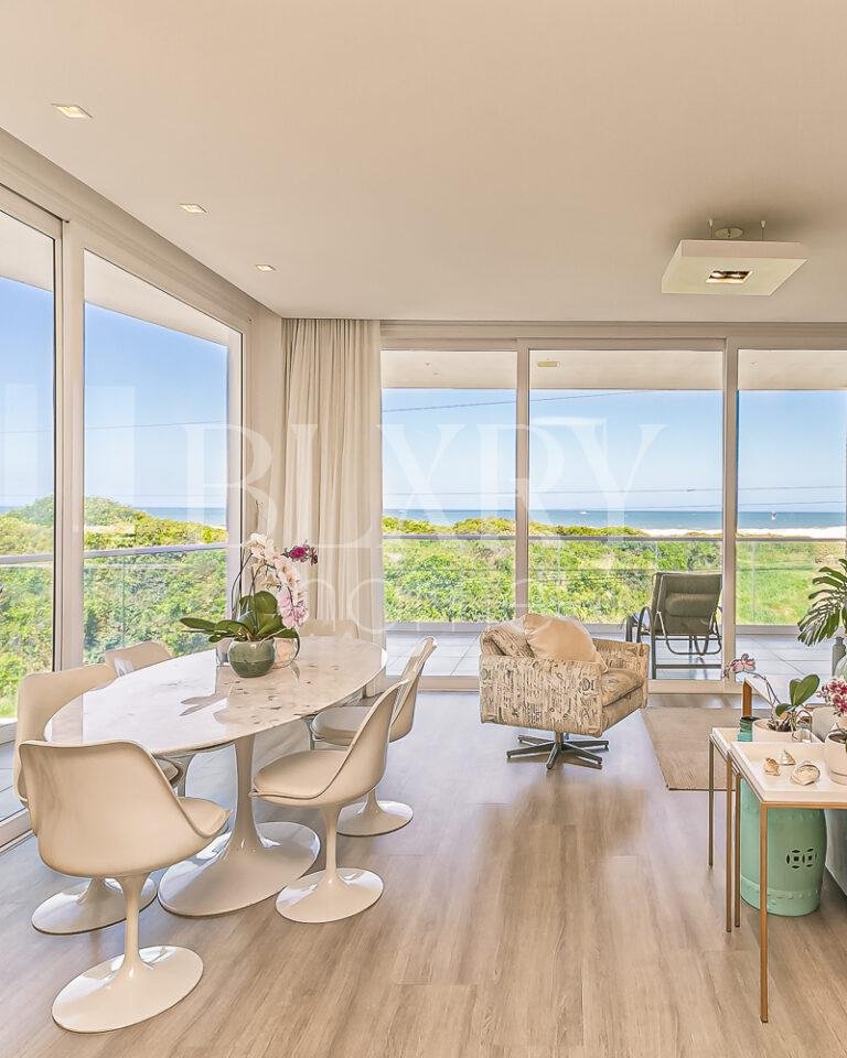 Apartamento frente mar no Novo Campeche, Florianópolis