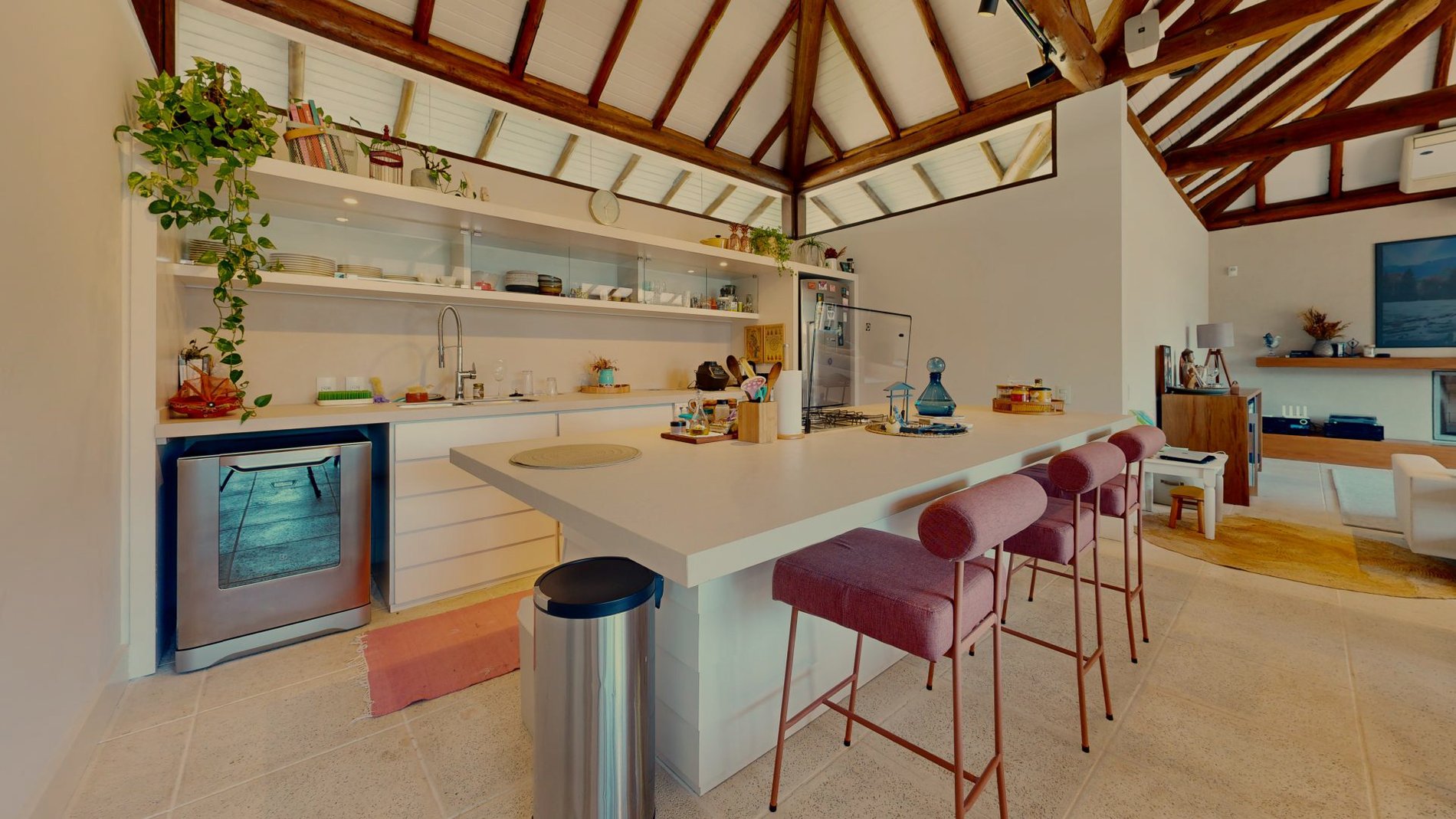 Casa em condomínio fechado no Rio Tavares. Com acesso privativo a praia.