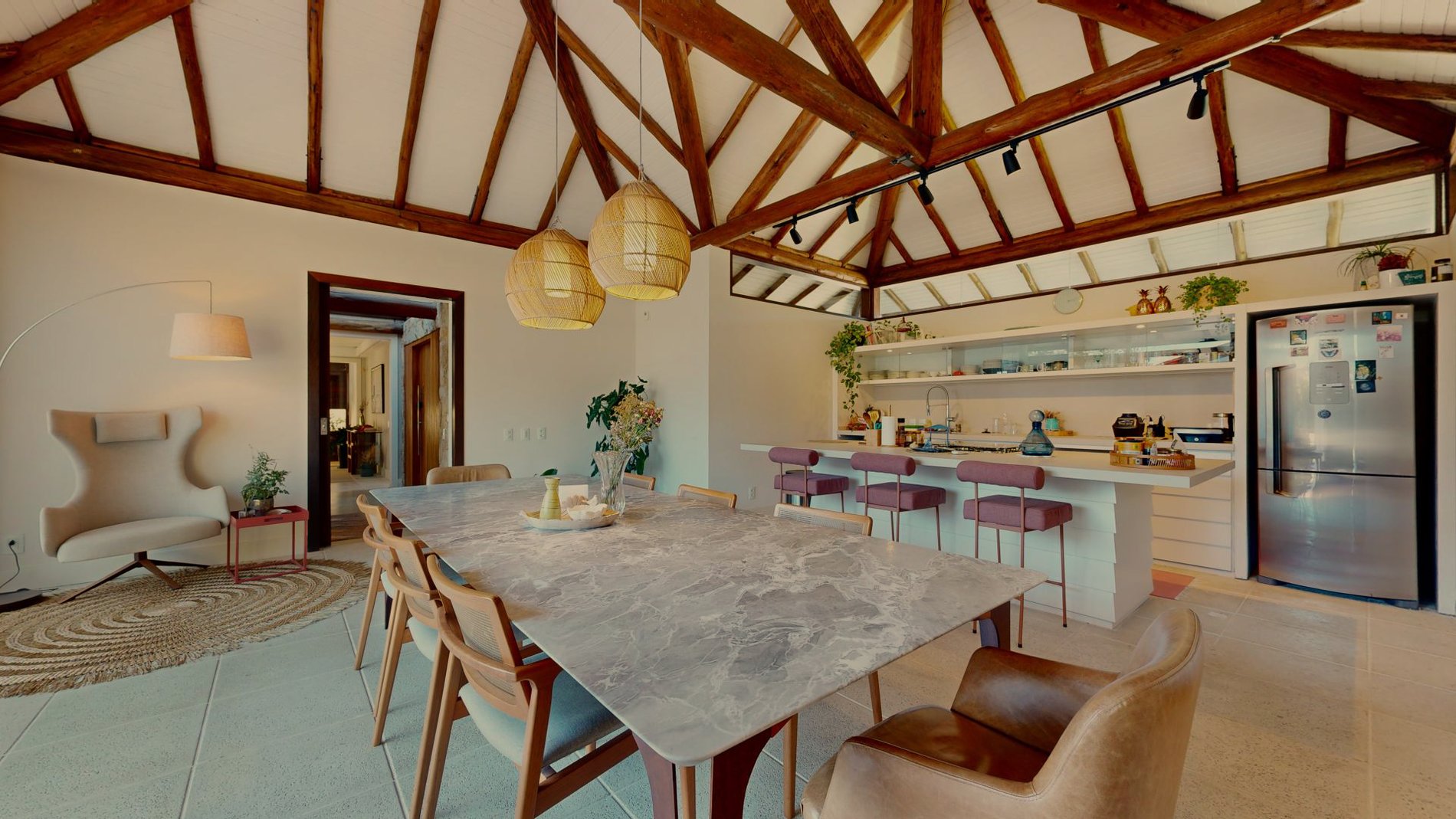 Casa em condomínio fechado no Rio Tavares. Com acesso privativo a praia.