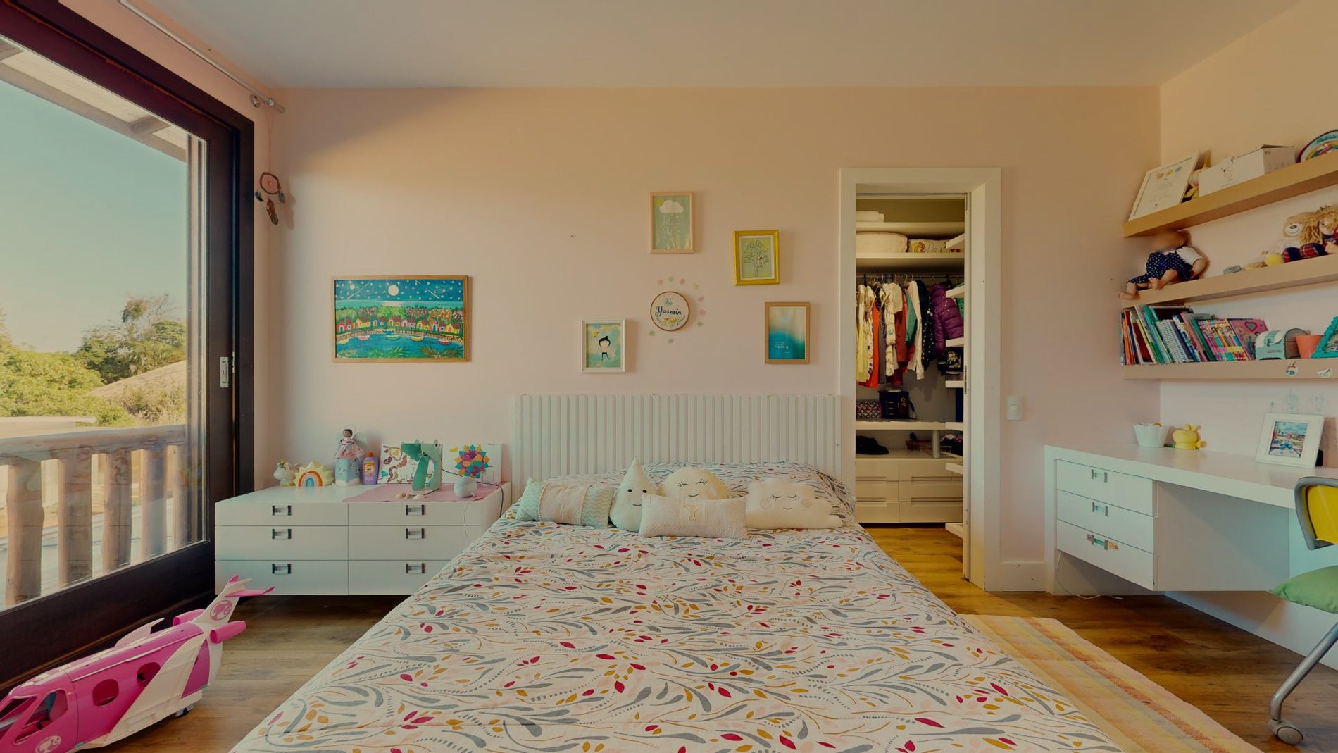 Casa em condomínio fechado no Rio Tavares. Com acesso privativo a praia.