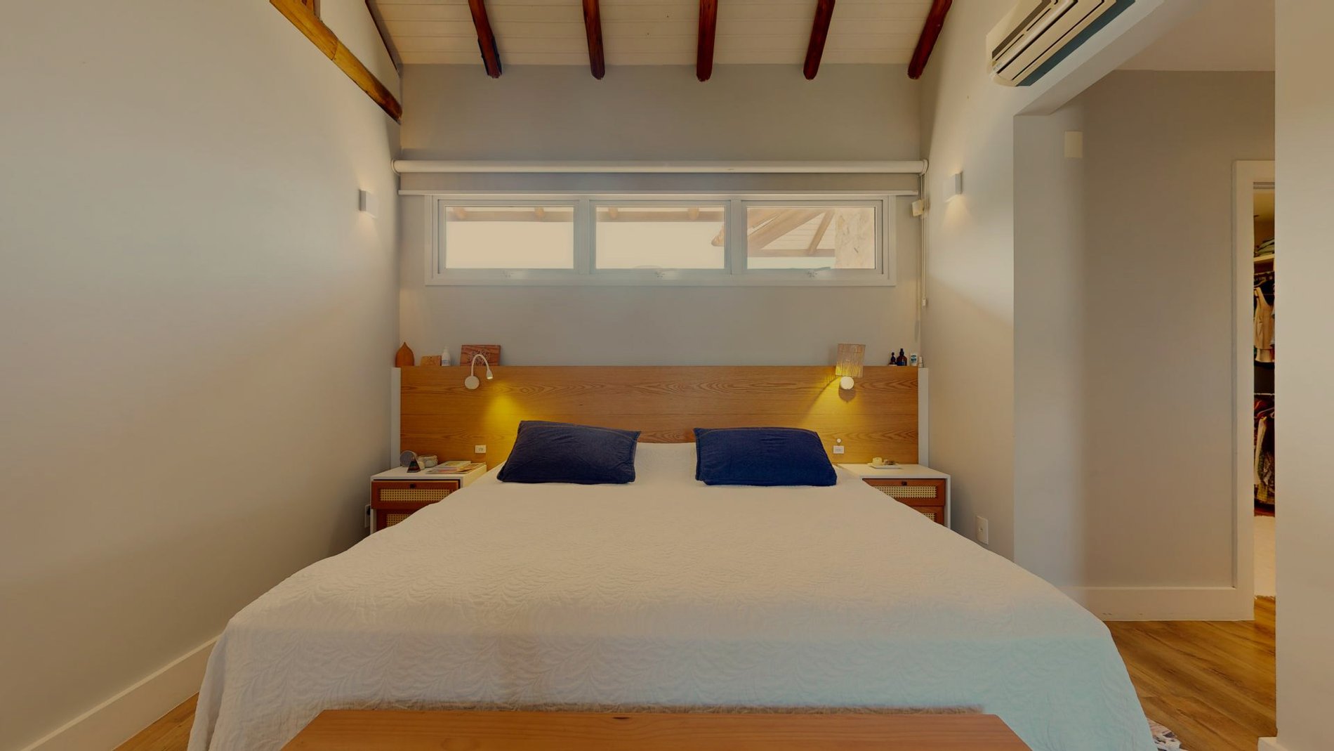 Casa em condomínio fechado no Rio Tavares. Com acesso privativo a praia.