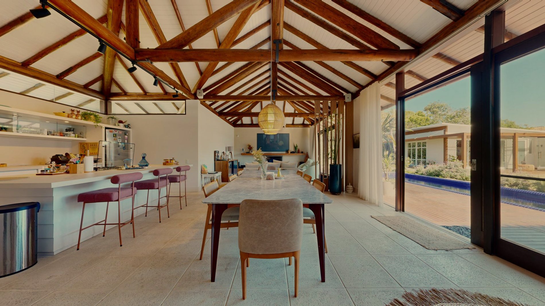 Casa em condomínio fechado no Rio Tavares. Com acesso privativo a praia.