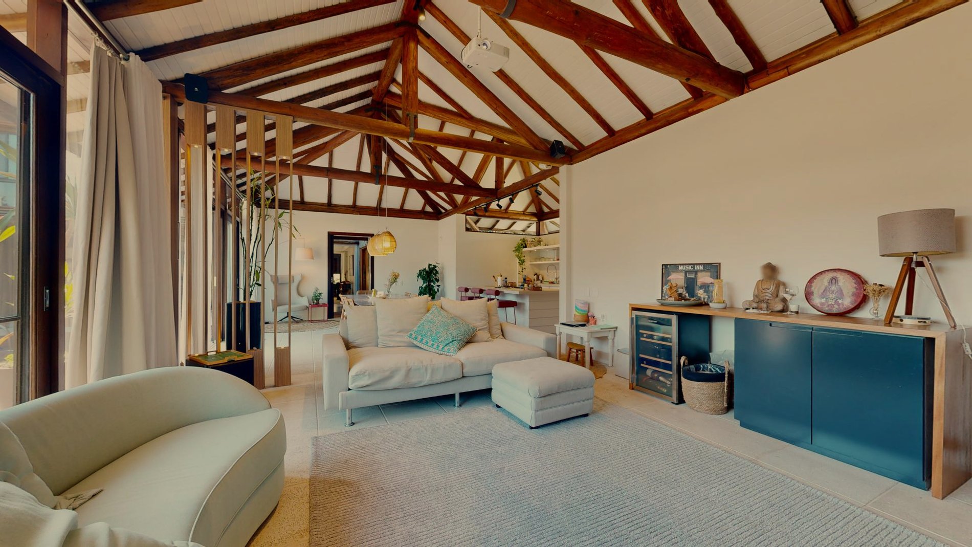 Casa em condomínio fechado no Rio Tavares. Com acesso privativo a praia.