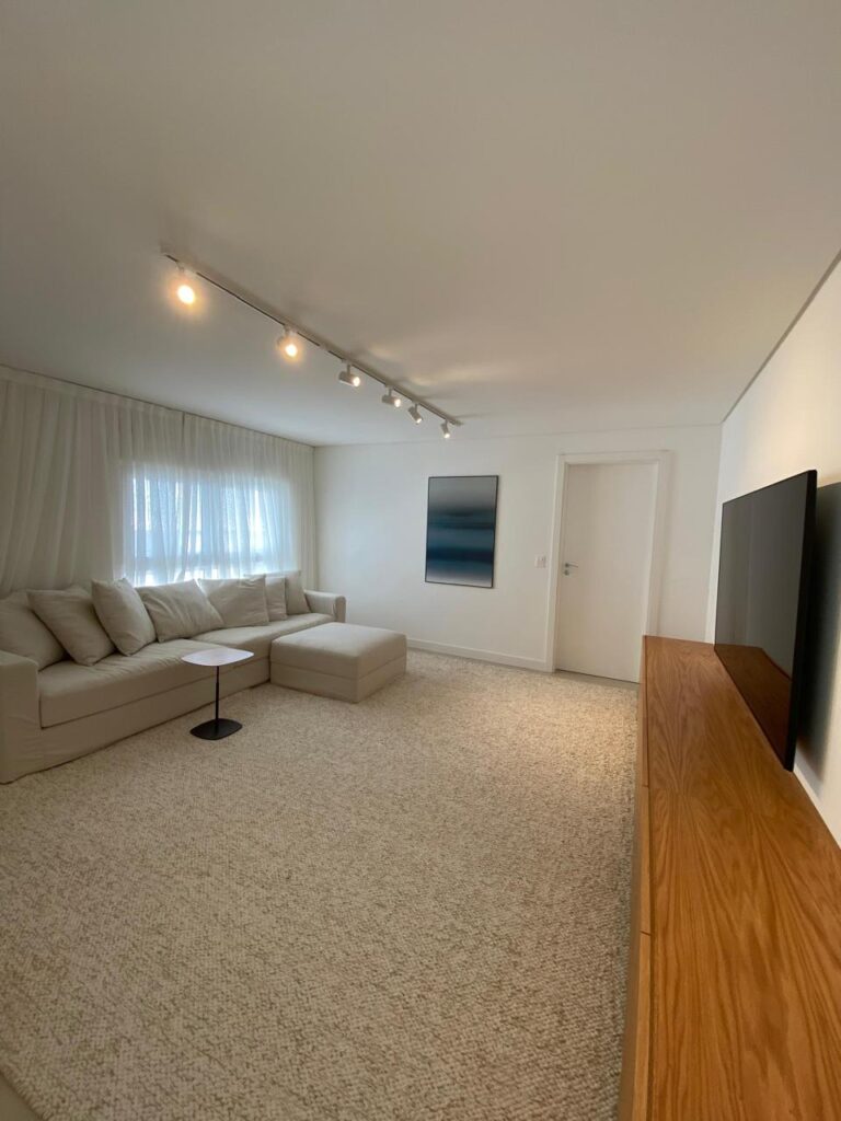 Cobertura duplex com vista para o mar em Jurerê Internacional
