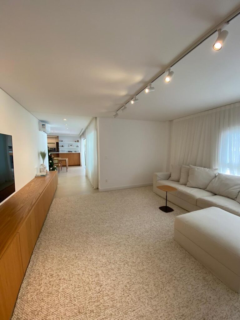 Cobertura duplex com vista para o mar em Jurerê Internacional