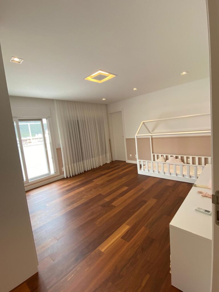 Cobertura duplex com vista para o mar em Jurerê Internacional